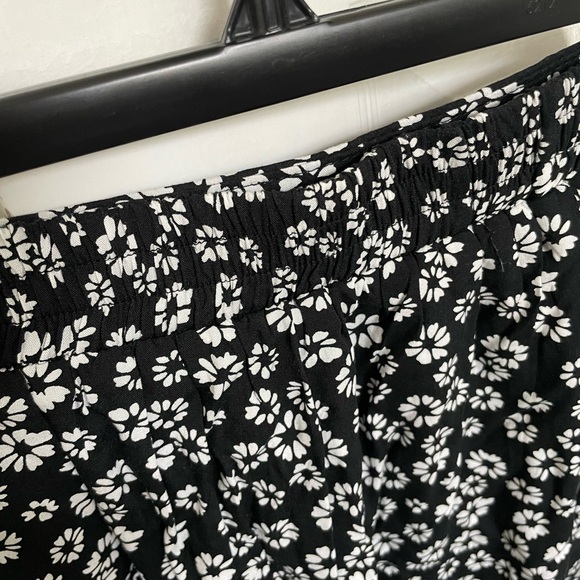 NWT, pretty black and white skirt, size Small - Picture 4 of 5